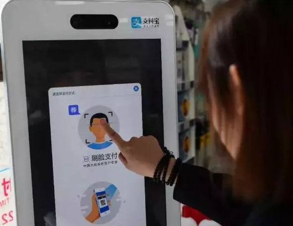 首個能靠臉吃飯的機場來了！鄭州機場率先實現支付寶刷臉支付