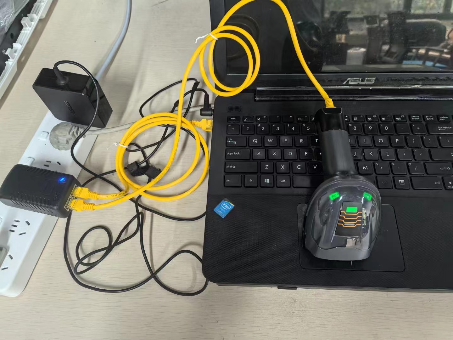 網口掃碼槍,支持POE供電,一根網線解決供電和通信.jpg 網口掃碼槍,支持POE供電,一根網線解決供電和通信.jpg